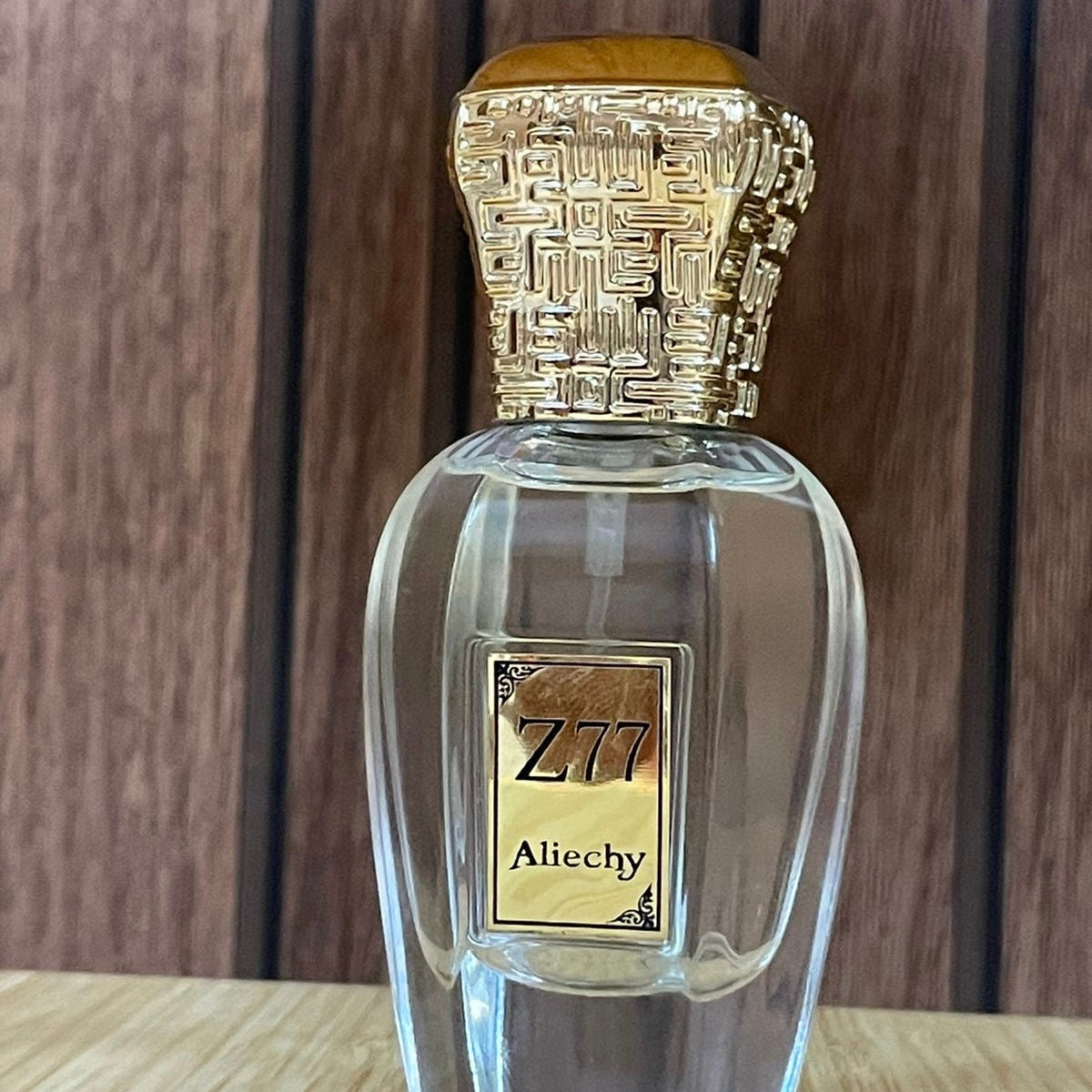عطر العود الطبيعي Z77