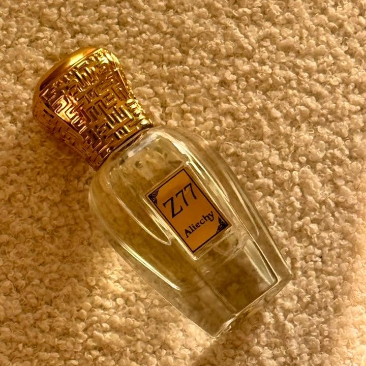 عطر العود الطبيعي Z77