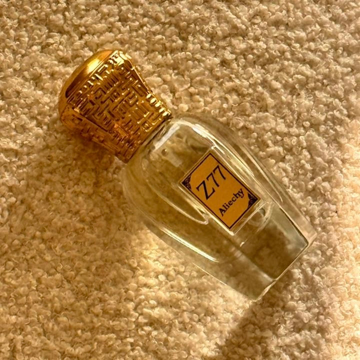 عطر العود الطبيعي Z77
