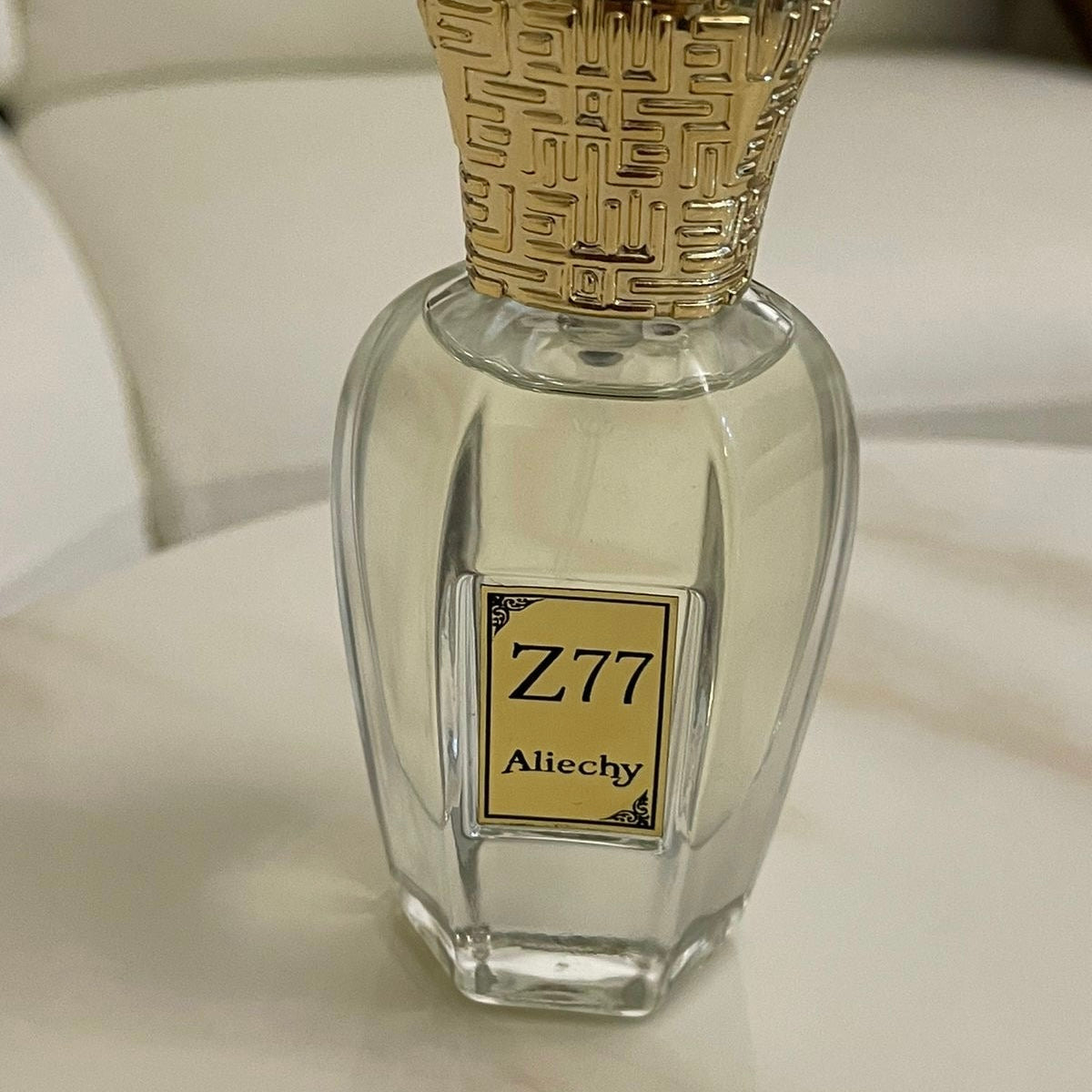 عطر العود الطبيعي Z77